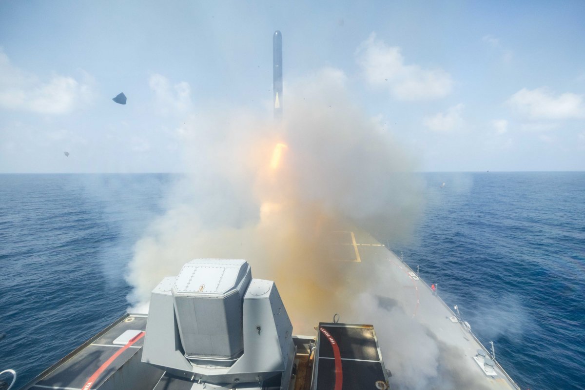 US-Israeli Strikes Hit Iranian Military and Leadership Sites as Tehran Retaliates with Missiles
